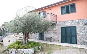 Il Segreto Vista Panoramica sulle Isole Eolie con Piscina, palestra e WiFi